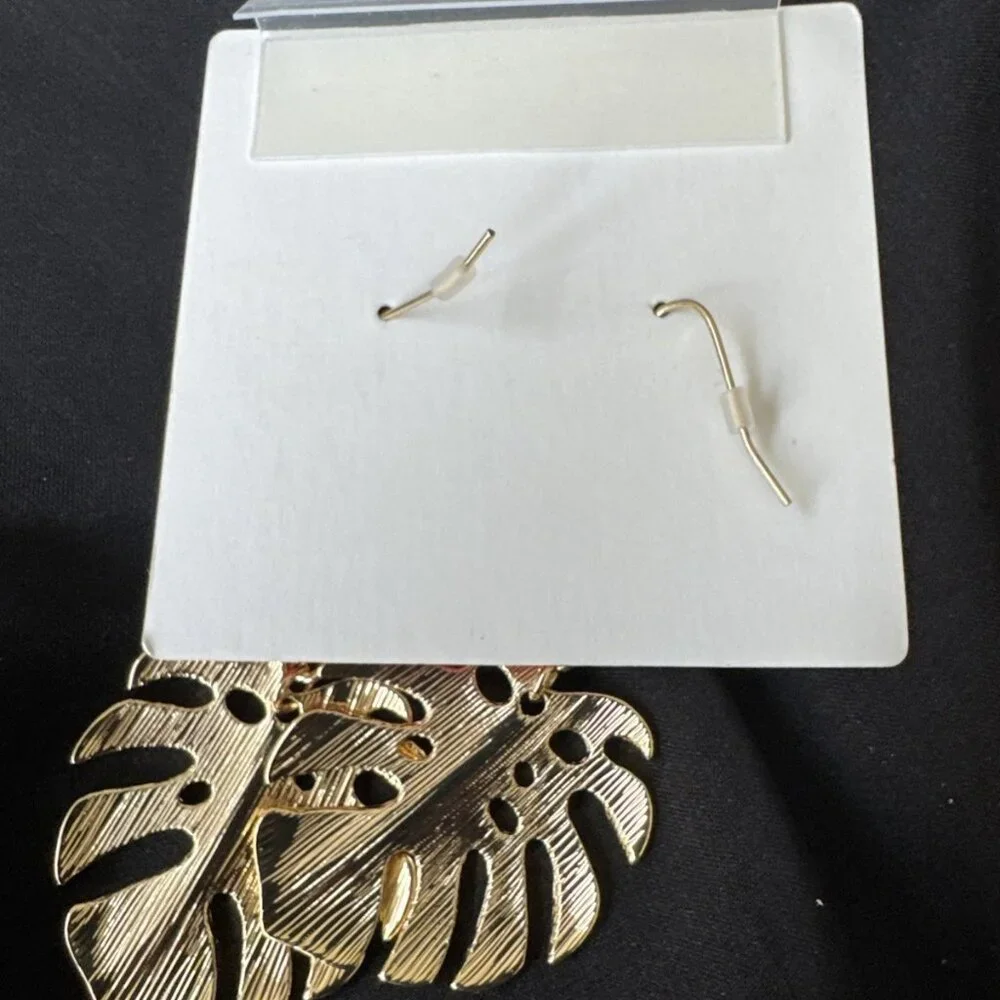 NWT Lilly Pulitzer Earrings Goldtone CZ Monstera Leaves Dangle Pierced NEW